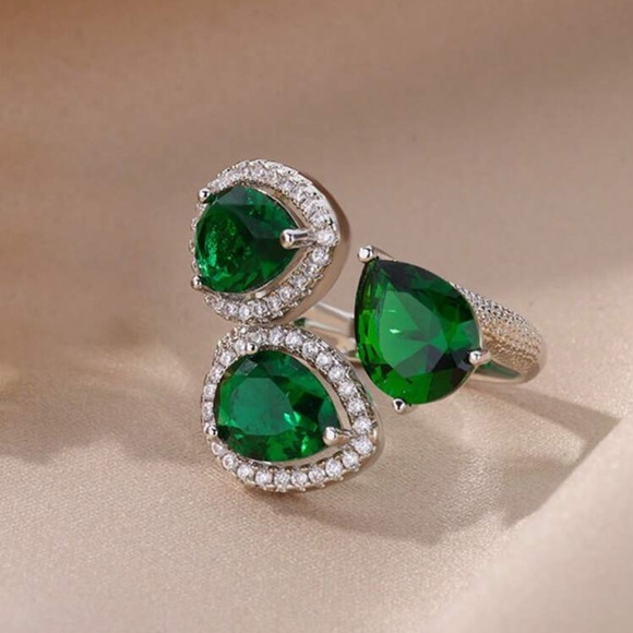 BRIDAL WEDDING ENGAGEMENT RING - Picture 3 of 6